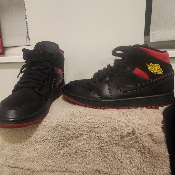 Jordan 1 Mid "Last Shot" Size 8.5 - Picture 2 of 5